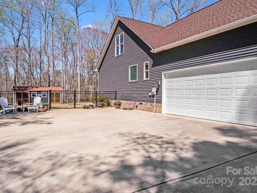 1016 Secretariat Drive, York, SC 29745.  MLS# CAR4244338, YatesRealty ID 5497. Side entry garage