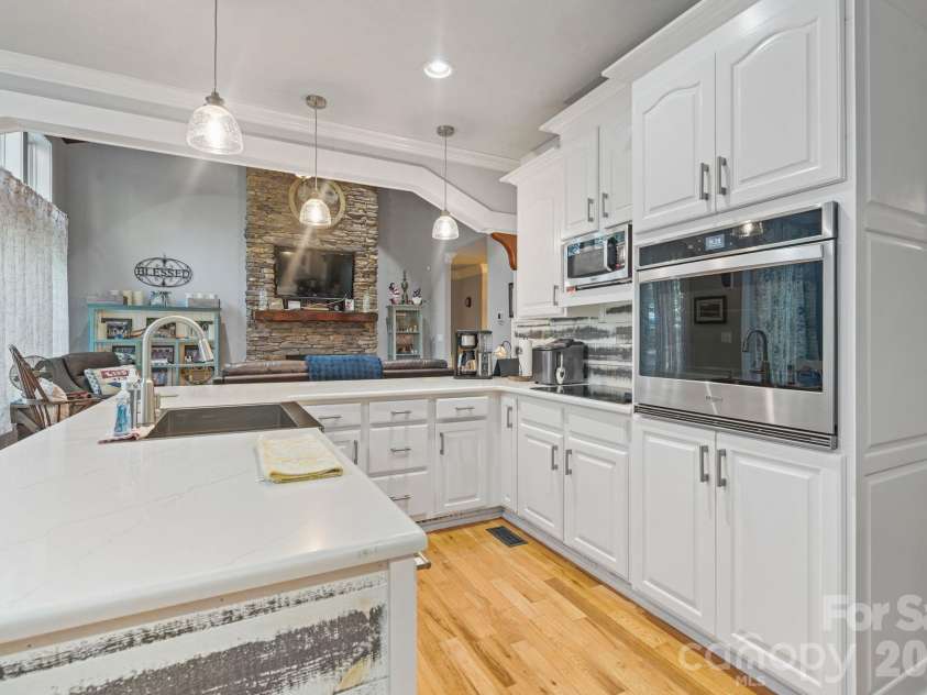 2641 Blowing Rock Boulevard, Lenoir, NC 28645.  MLS# CAR4428984, YatesRealty ID 54974. 
