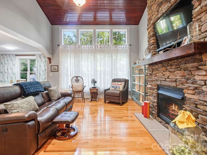 2641 Blowing Rock Boulevard, Lenoir, NC 28645.  MLS# CAR4428984, YatesRealty ID 54974. 