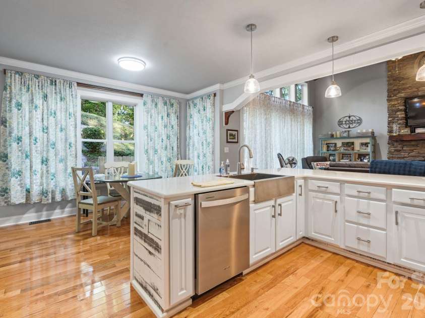 2641 Blowing Rock Boulevard, Lenoir, NC 28645.  MLS# CAR4428984, YatesRealty ID 54974. 