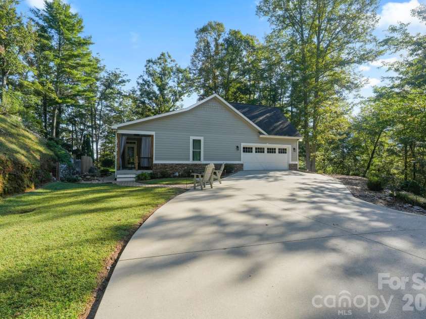 2641 Blowing Rock Boulevard, Lenoir, NC 28645.  MLS# CAR4428984, YatesRealty ID 54974. 