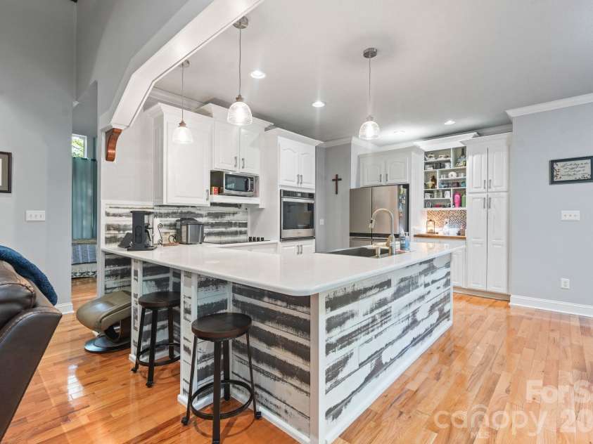 2641 Blowing Rock Boulevard, Lenoir, NC 28645.  MLS# CAR4428984, YatesRealty ID 54974. 