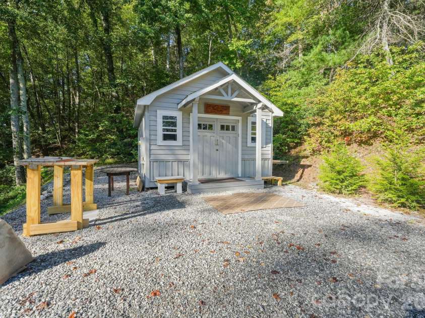 2641 Blowing Rock Boulevard, Lenoir, NC 28645.  MLS# CAR4428984, YatesRealty ID 54974. 