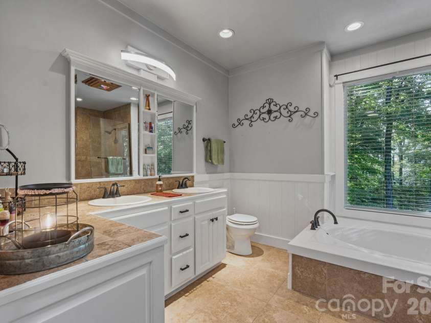 2641 Blowing Rock Boulevard, Lenoir, NC 28645.  MLS# CAR4428984, YatesRealty ID 54974. 