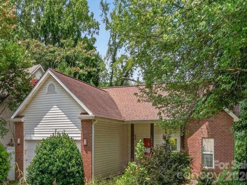 1021 Stinson Glen Lane, Charlotte, NC 28214.  MLS# CAR4431847, YatesRealty ID 54976. 