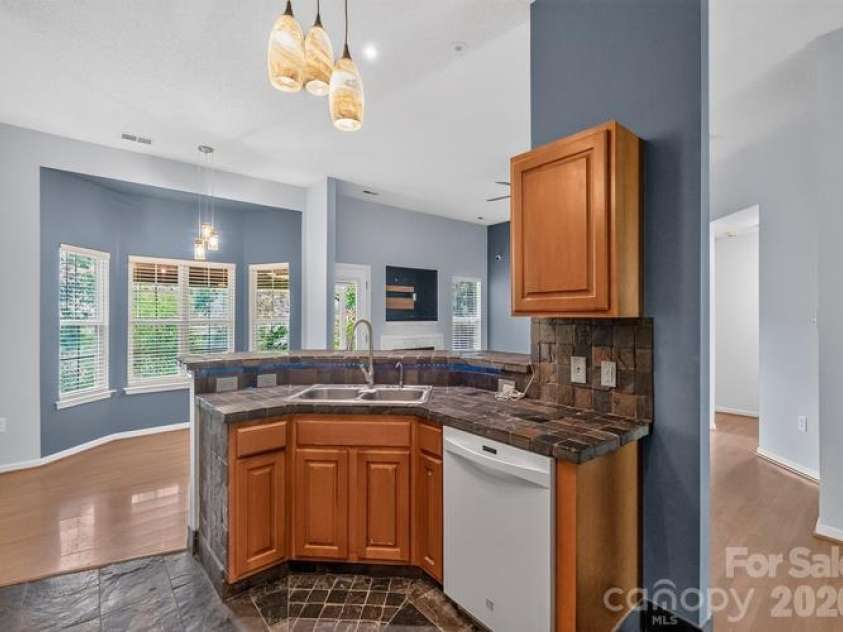 1021 Stinson Glen Lane, Charlotte, NC 28214.  MLS# CAR4431847, YatesRealty ID 54976. 