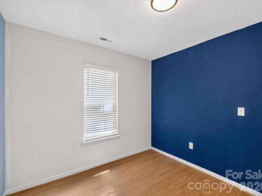 1021 Stinson Glen Lane, Charlotte, NC 28214.  MLS# CAR4431847, YatesRealty ID 54976. 