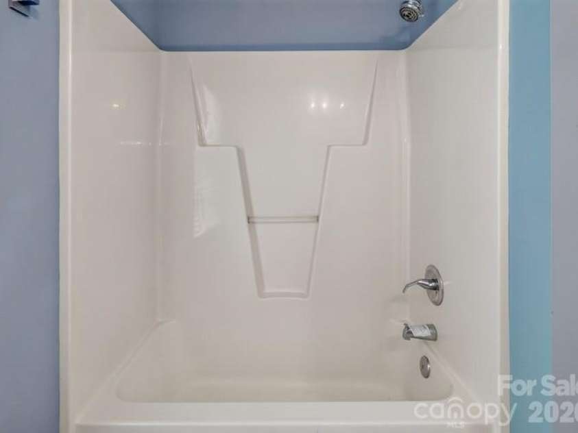 1021 Stinson Glen Lane, Charlotte, NC 28214.  MLS# CAR4431847, YatesRealty ID 54976. 