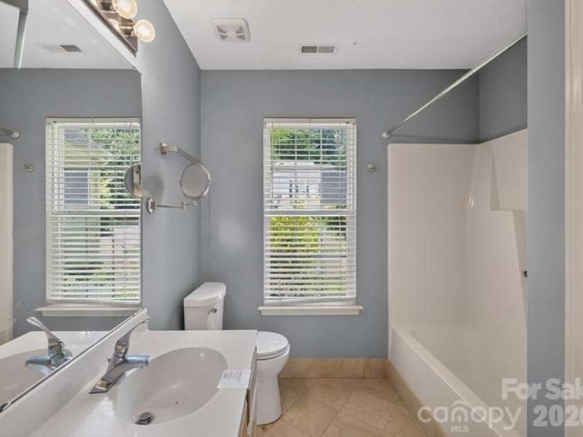 1021 Stinson Glen Lane, Charlotte, NC 28214.  MLS# CAR4431847, YatesRealty ID 54976. 