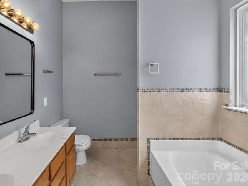 1021 Stinson Glen Lane, Charlotte, NC 28214.  MLS# CAR4431847, YatesRealty ID 54976. 