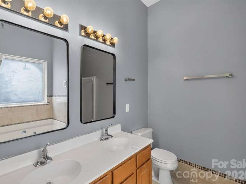 1021 Stinson Glen Lane, Charlotte, NC 28214.  MLS# CAR4431847, YatesRealty ID 54976. 