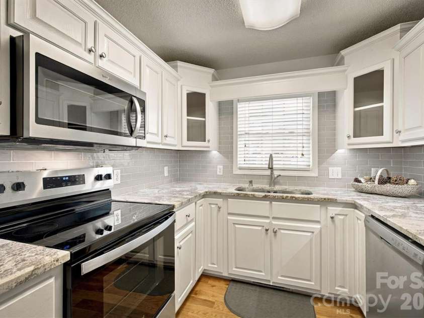1211 Wexford Village Circle, Lenoir, NC 28645.  MLS# CAR4425548, YatesRealty ID 54977. 