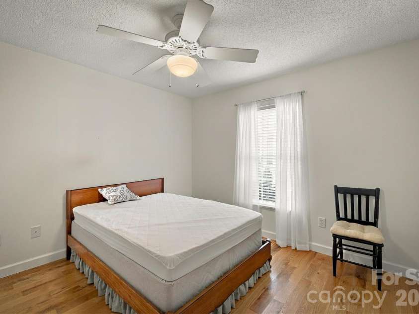 1211 Wexford Village Circle, Lenoir, NC 28645.  MLS# CAR4425548, YatesRealty ID 54977. 