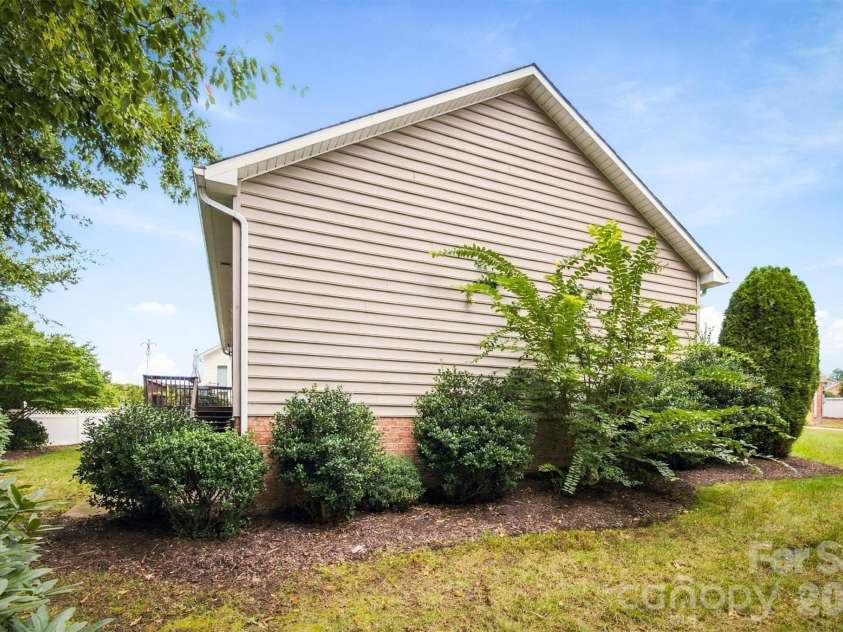 1211 Wexford Village Circle, Lenoir, NC 28645.  MLS# CAR4425548, YatesRealty ID 54977. 