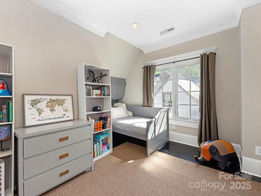 2030 Radcliffe Avenue, Charlotte, NC 28207.  MLS# CAR4244350, YatesRealty ID 5498. Back Bedroom