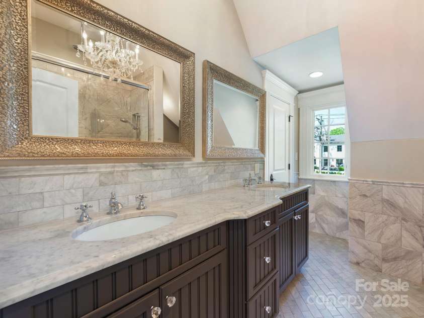2030 Radcliffe Avenue, Charlotte, NC 28207.  MLS# CAR4244350, YatesRealty ID 5498. Full Bath