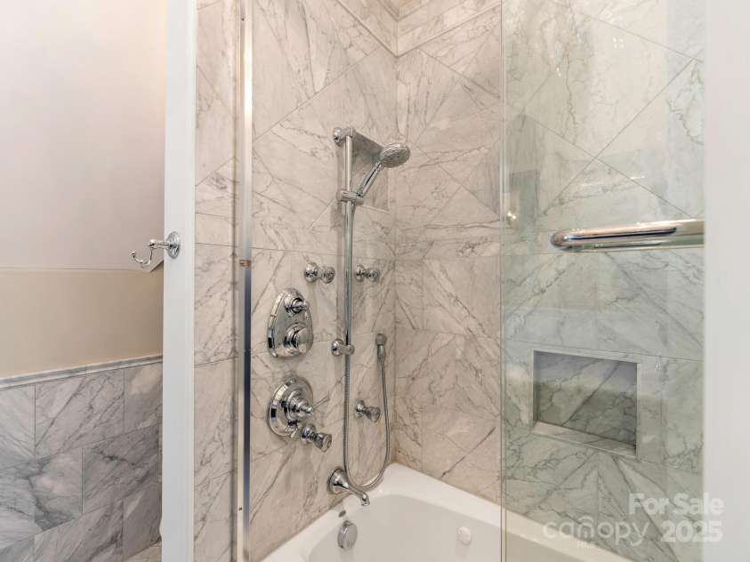 2030 Radcliffe Avenue, Charlotte, NC 28207.  MLS# CAR4244350, YatesRealty ID 5498. Full Bath