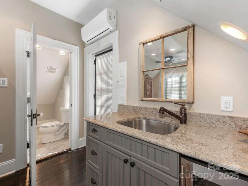 2030 Radcliffe Avenue, Charlotte, NC 28207.  MLS# CAR4244350, YatesRealty ID 5498. Guest Suite above Garage