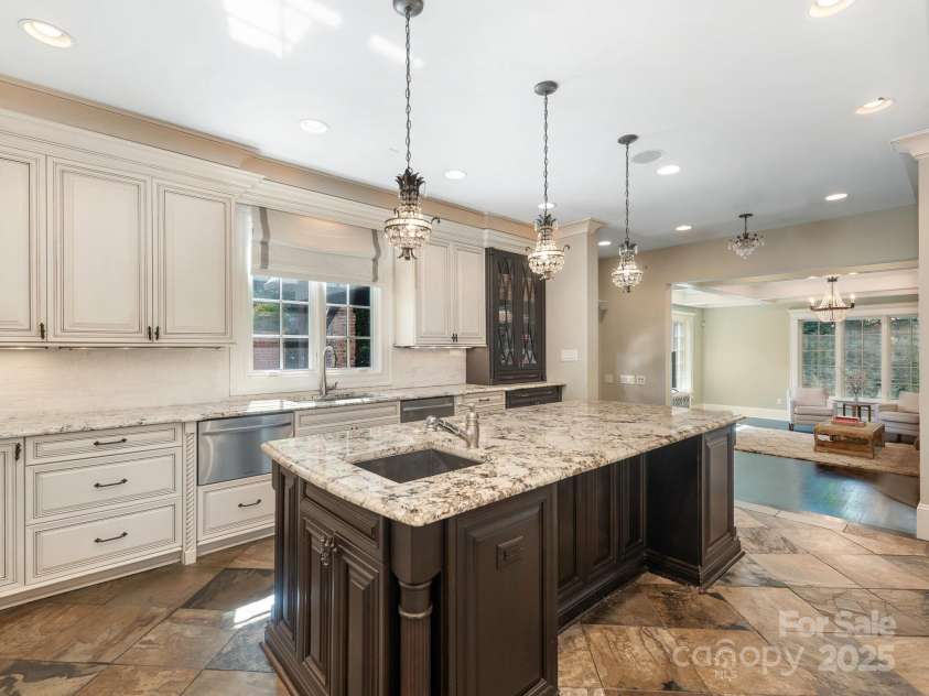 2030 Radcliffe Avenue, Charlotte, NC 28207.  MLS# CAR4244350, YatesRealty ID 5498. Kitchen