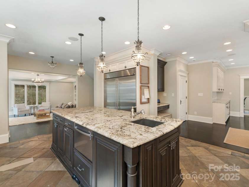 2030 Radcliffe Avenue, Charlotte, NC 28207.  MLS# CAR4244350, YatesRealty ID 5498. Kitchen