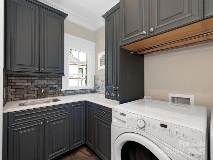 2030 Radcliffe Avenue, Charlotte, NC 28207.  MLS# CAR4244350, YatesRealty ID 5498. Laundry Room