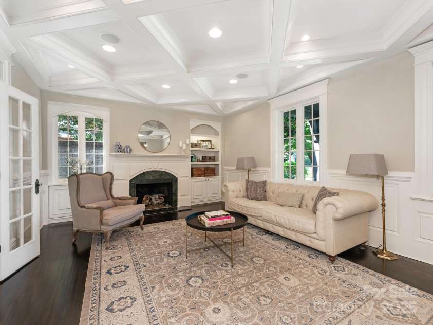 2030 Radcliffe Avenue, Charlotte, NC 28207.  MLS# CAR4244350, YatesRealty ID 5498. Living Room