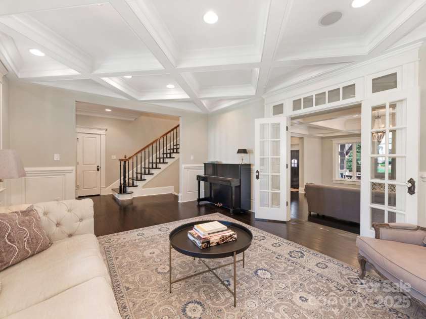 2030 Radcliffe Avenue, Charlotte, NC 28207.  MLS# CAR4244350, YatesRealty ID 5498. Living Room