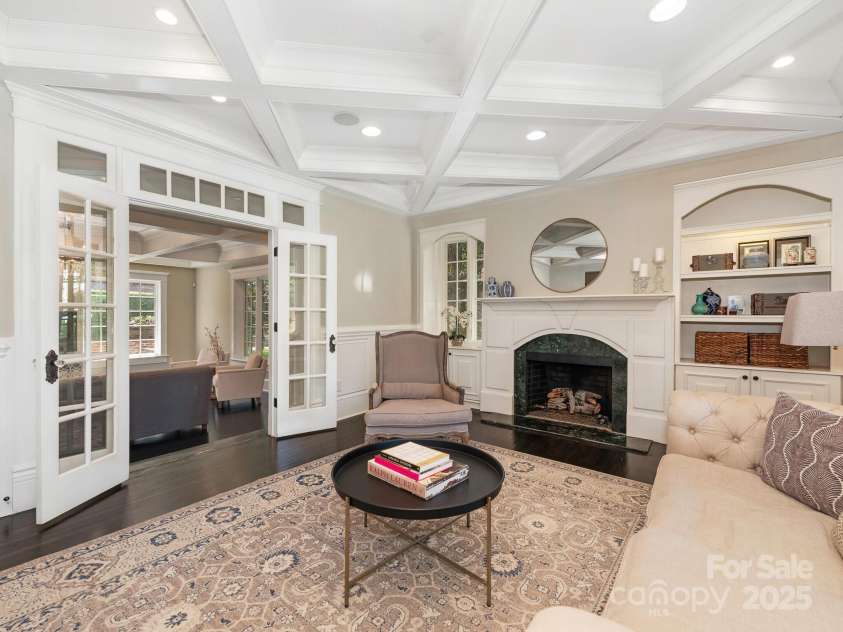 2030 Radcliffe Avenue, Charlotte, NC 28207.  MLS# CAR4244350, YatesRealty ID 5498. Living Room
