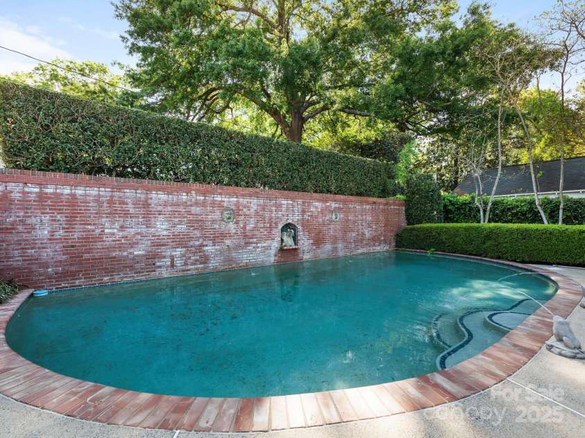 2030 Radcliffe Avenue, Charlotte, NC 28207.  MLS# CAR4244350, YatesRealty ID 5498. Pool