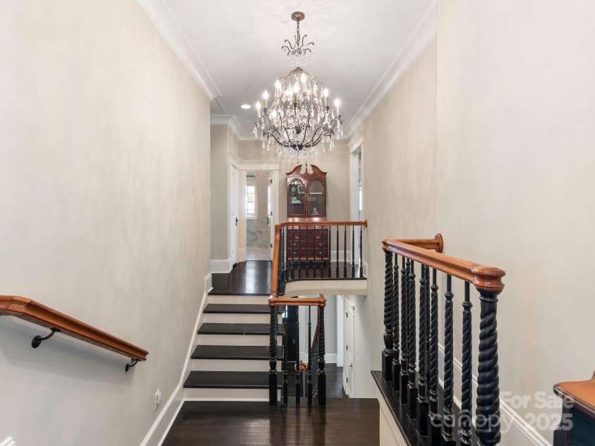 2030 Radcliffe Avenue, Charlotte, NC 28207.  MLS# CAR4244350, YatesRealty ID 5498. Upper Landing