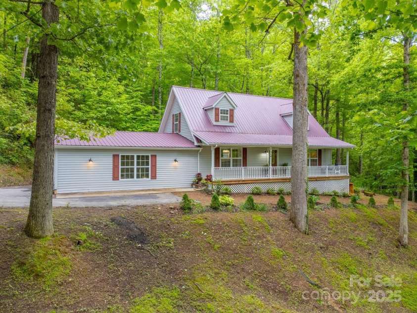 41 Kings Creek Drive, Sylva, NC 28779.  MLS# CAR4294977, YatesRealty ID 5498. 