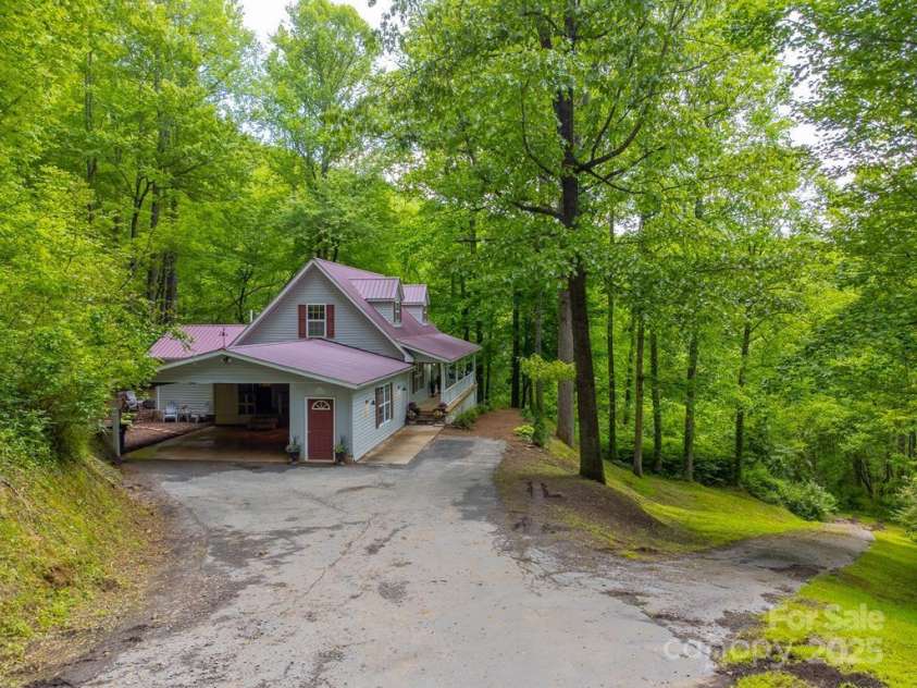 41 Kings Creek Drive, Sylva, NC 28779.  MLS# CAR4294977, YatesRealty ID 5498. 