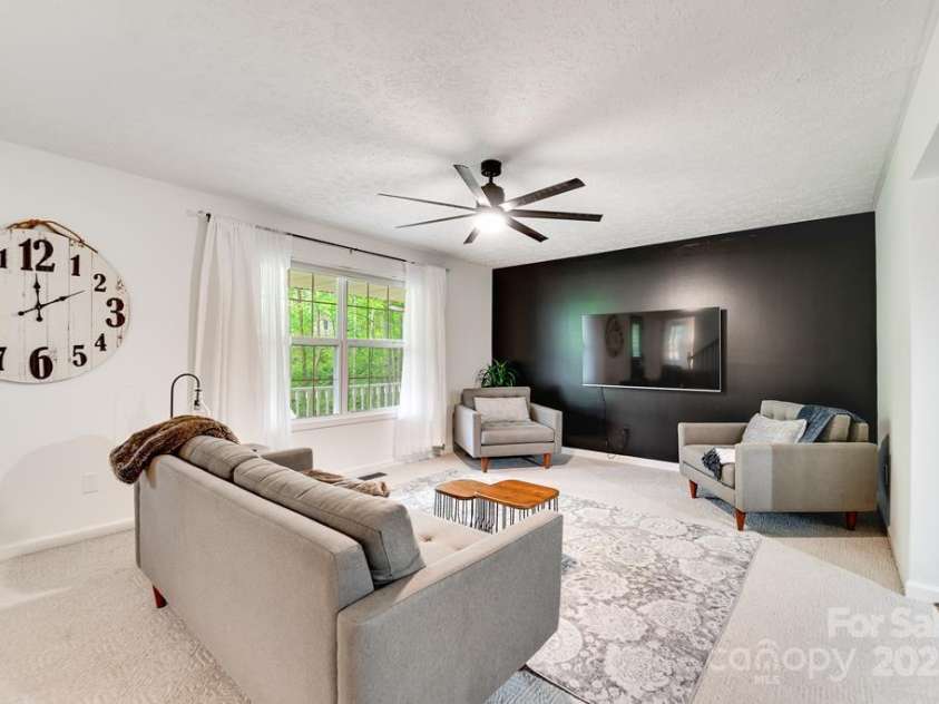 41 Kings Creek Drive, Sylva, NC 28779.  MLS# CAR4294977, YatesRealty ID 5498. 