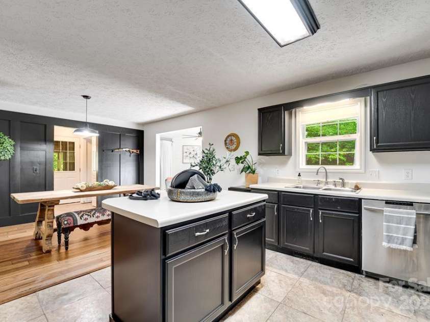 41 Kings Creek Drive, Sylva, NC 28779.  MLS# CAR4294977, YatesRealty ID 5498. 