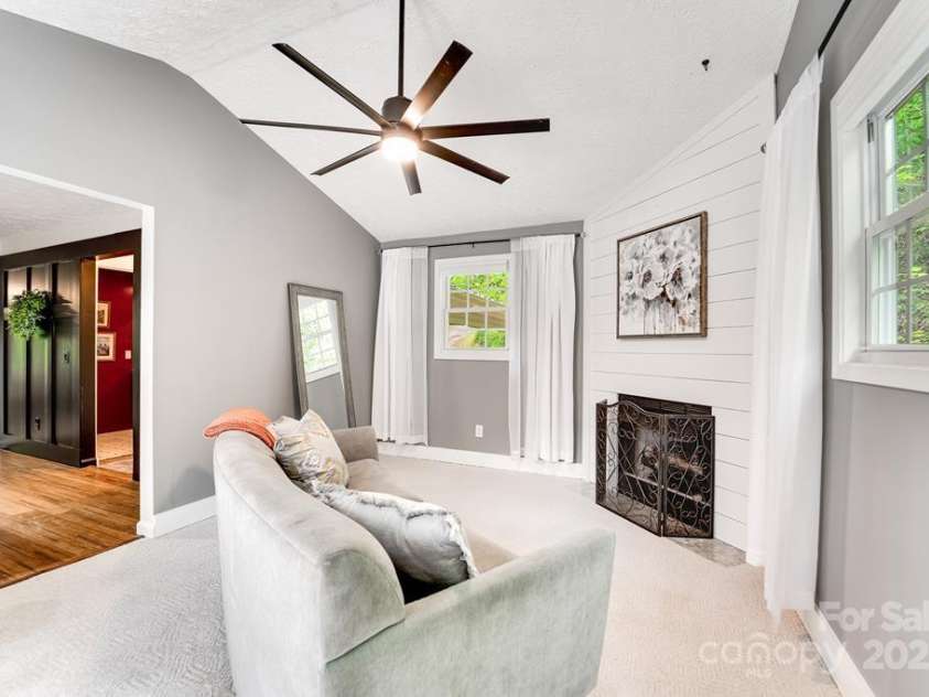 41 Kings Creek Drive, Sylva, NC 28779.  MLS# CAR4294977, YatesRealty ID 5498. 