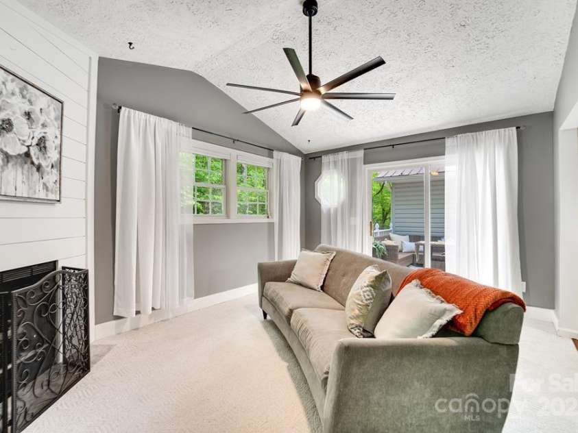 41 Kings Creek Drive, Sylva, NC 28779.  MLS# CAR4294977, YatesRealty ID 5498. 