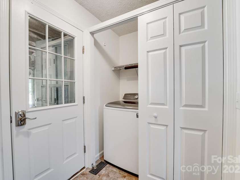 41 Kings Creek Drive, Sylva, NC 28779.  MLS# CAR4294977, YatesRealty ID 5498. 