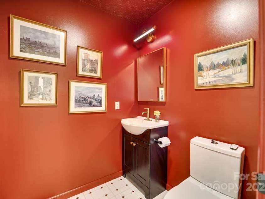 41 Kings Creek Drive, Sylva, NC 28779.  MLS# CAR4294977, YatesRealty ID 5498. 