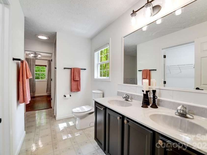 41 Kings Creek Drive, Sylva, NC 28779.  MLS# CAR4294977, YatesRealty ID 5498. 
