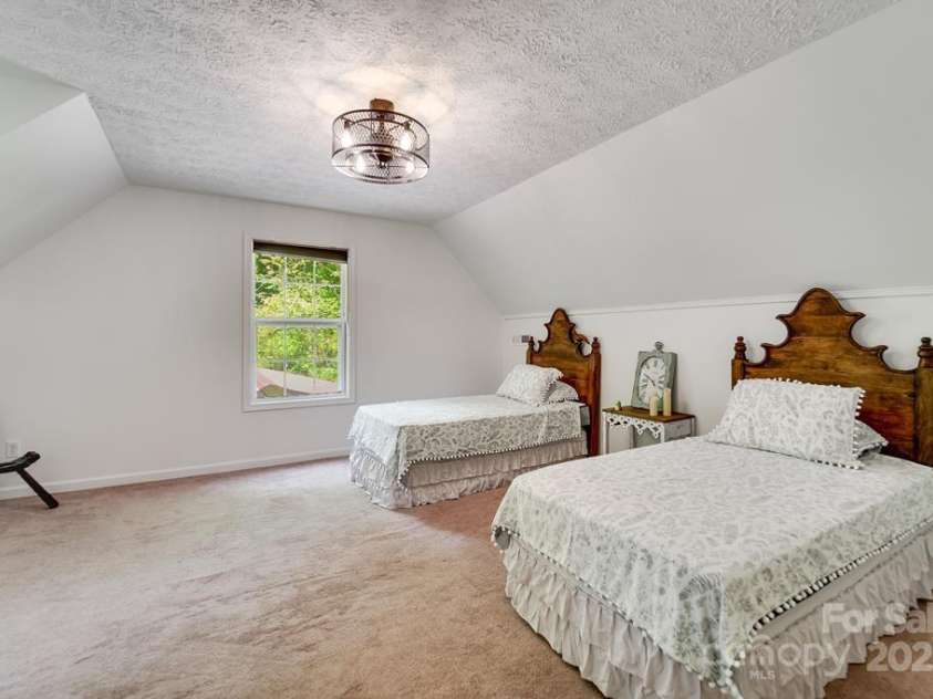 41 Kings Creek Drive, Sylva, NC 28779.  MLS# CAR4294977, YatesRealty ID 5498. 