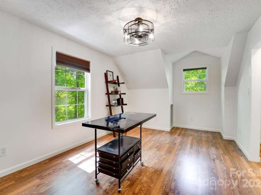 41 Kings Creek Drive, Sylva, NC 28779.  MLS# CAR4294977, YatesRealty ID 5498. 