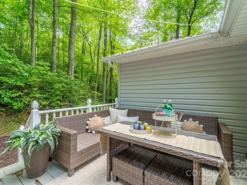 41 Kings Creek Drive, Sylva, NC 28779.  MLS# CAR4294977, YatesRealty ID 5498. 