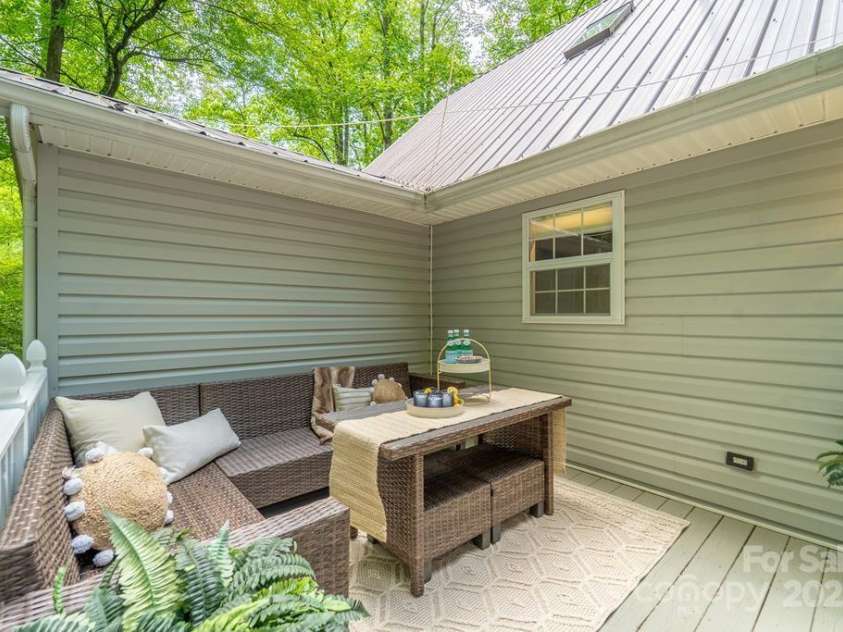 41 Kings Creek Drive, Sylva, NC 28779.  MLS# CAR4294977, YatesRealty ID 5498. 