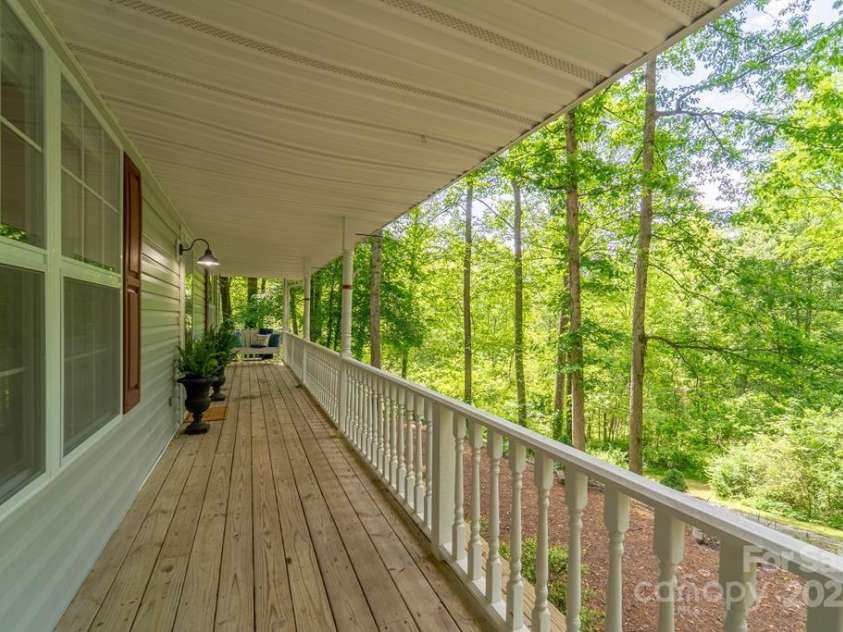 41 Kings Creek Drive, Sylva, NC 28779.  MLS# CAR4294977, YatesRealty ID 5498. 