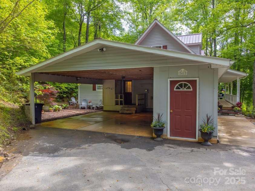 41 Kings Creek Drive, Sylva, NC 28779.  MLS# CAR4294977, YatesRealty ID 5498. 