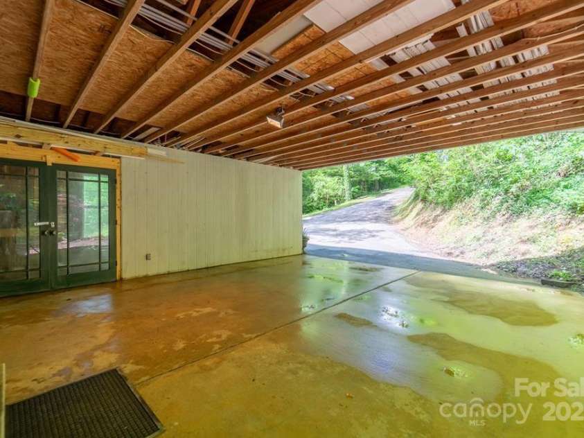 41 Kings Creek Drive, Sylva, NC 28779.  MLS# CAR4294977, YatesRealty ID 5498. 