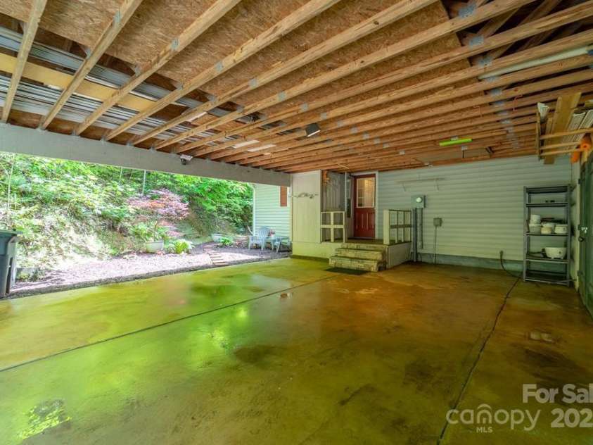 41 Kings Creek Drive, Sylva, NC 28779.  MLS# CAR4294977, YatesRealty ID 5498. 