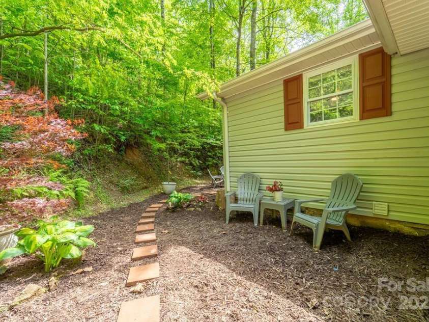 41 Kings Creek Drive, Sylva, NC 28779.  MLS# CAR4294977, YatesRealty ID 5498. 