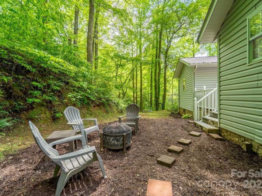 41 Kings Creek Drive, Sylva, NC 28779.  MLS# CAR4294977, YatesRealty ID 5498. 
