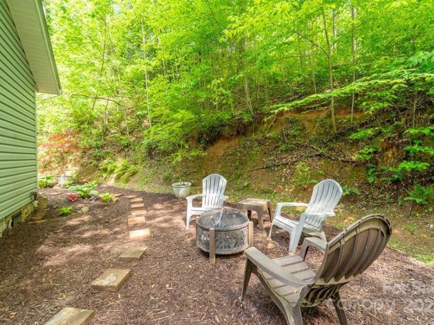 41 Kings Creek Drive, Sylva, NC 28779.  MLS# CAR4294977, YatesRealty ID 5498. 